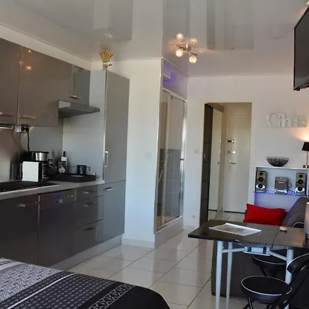 Apartman Heliopolis De Charme Naturiste Avec Terrasse Et Parking Prive *